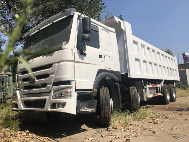 Modo multi usado Sinotruk Howo 375Hp Tipper Truck de la impulsión del camión 8x4 de Howo Drump de los colores
