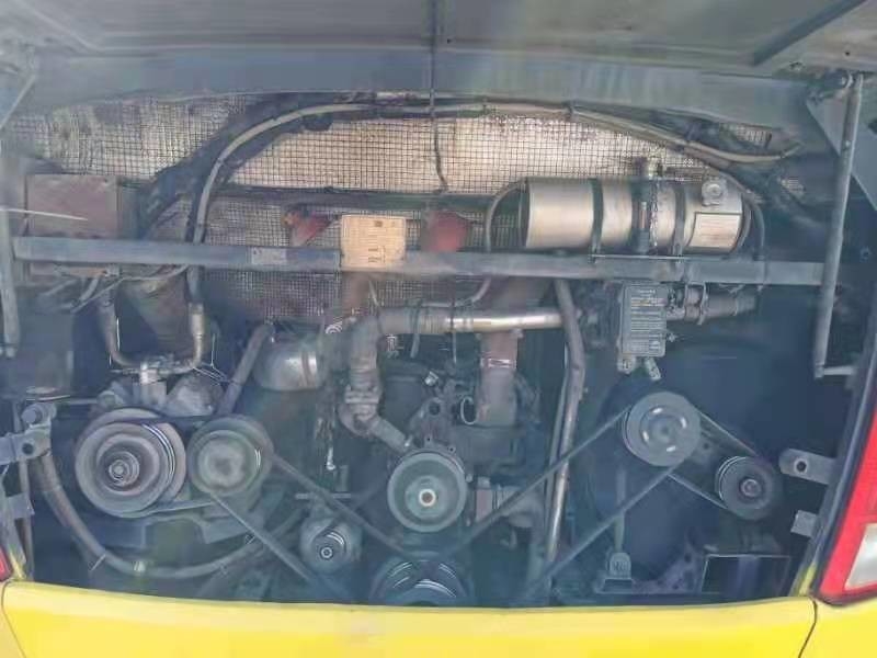 El autobús usado Zk6110 60 de Yutong asienta al coche del viaje de la disposición LHD del motor 2+3 de la parte posterior de Yuchai