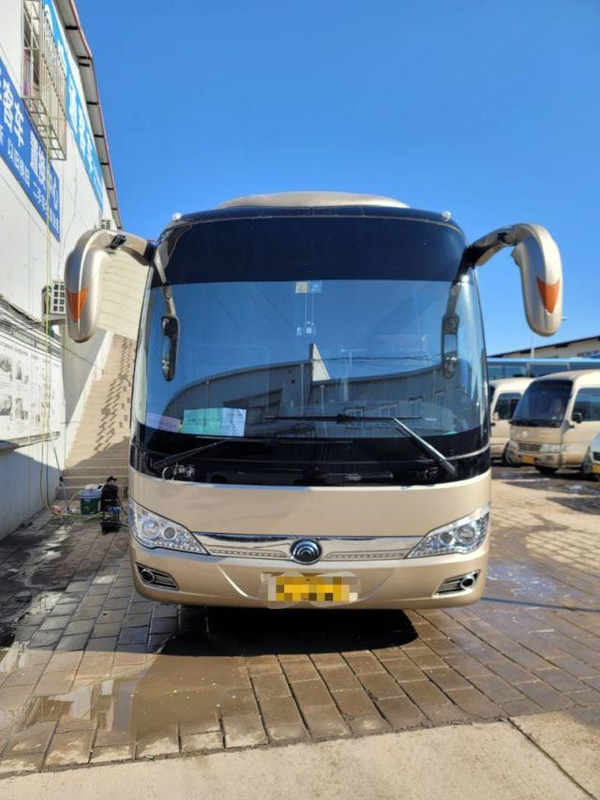 Pasajero del autobús de Youtong Zk6908 del autobús al revés 38 motor de Yuchai 270kw del coche del autobús turístico de los asientos