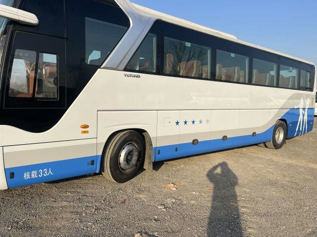 2 AXIS utilizaron el saco hinchable de lujo de 33 de los asientos del autobús de Passanger Yutong puertas dobles del motor