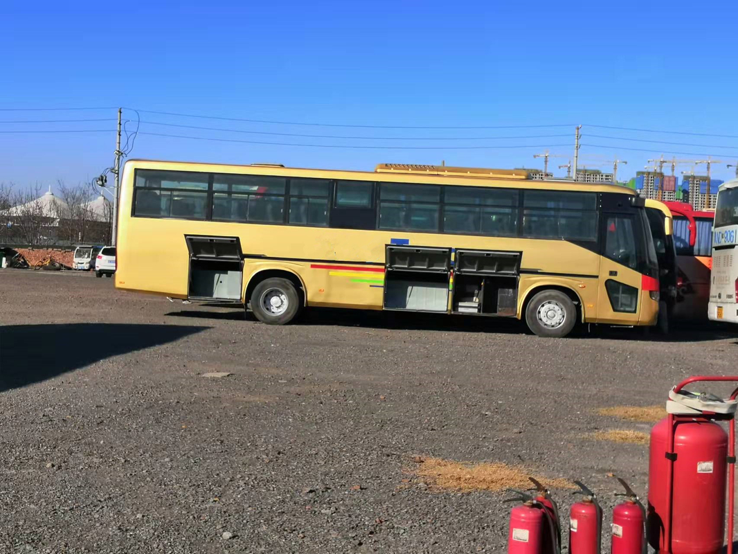 El autobús 53 Seaters de Yutong utilizó el coche Bus Diesel Front Engine de la mano de segundo del autobús de ZK6116D