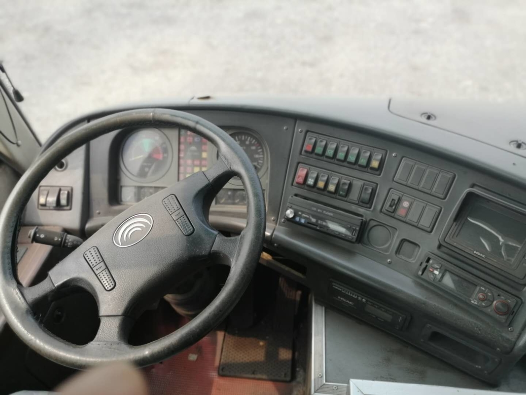 La ciudad usada los autobuses interurbanos largos de segunda mano del pasajero del viaje de Yutong transporta al coche diesel usado Buses de LHD