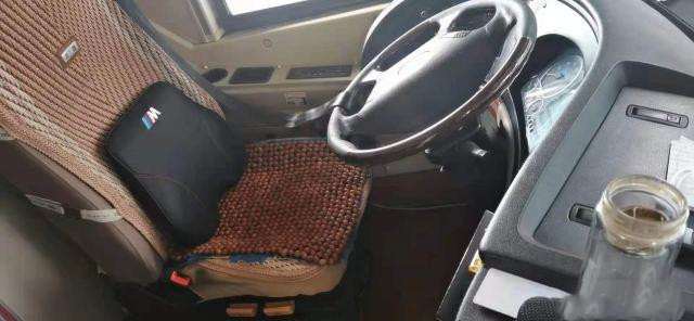 El transporte público urbano Yutong usado transporta al coche usado de visita turístico de excursión Buses LHD del viaje que el EURO diesel V utilizó los autobuses