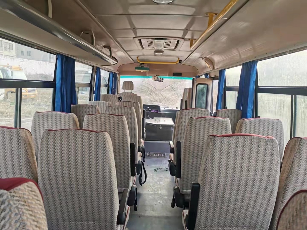 La impulsión de la mano izquierda utilizó los autobuses de lujo de la ciudad de Yutong aprovisiona de combustible los 30 asientos diesel Front Engine