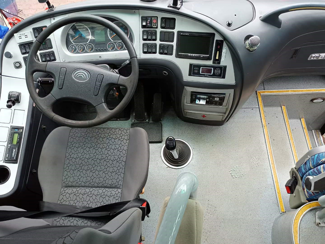 Los vehículos de transporte público usados utilizaron los bus turístico diesel de LHD utilizaron al coche interurbano Buses de los pasajeros