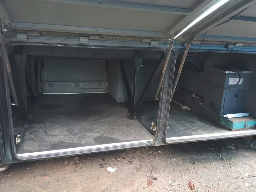 Los vehículos de transporte público usados utilizaron los bus turístico diesel de LHD utilizaron al coche interurbano Buses de los pasajeros