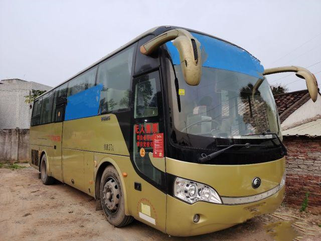 El turismo urbano usado de los autobuses utilizó el coche de visita turístico de excursión diesel Buses del EURO III de Yuchai de los asientos de los autobuses 41 de LHD