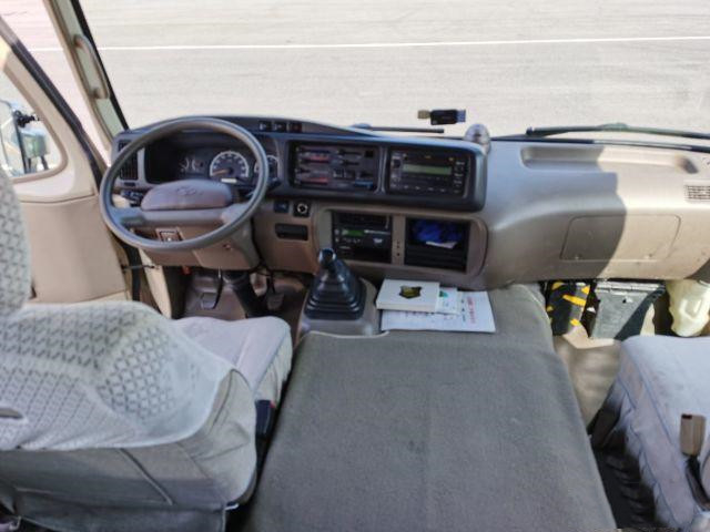 Autobús usado práctico de costa de Toyota con el equipo lleno 20 Mini Bus In usado asientos autobús de Munual de la gasolina de la ventana de desplazamiento de 2012 años