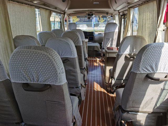 Autobús usado práctico de costa de Toyota con el equipo lleno 20 Mini Bus In usado asientos autobús de Munual de la gasolina de la ventana de desplazamiento de 2012 años