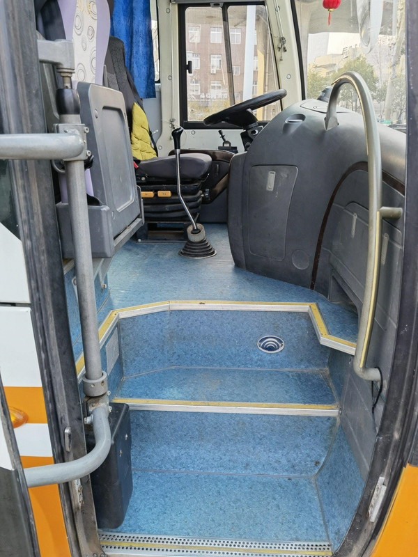 Yutong de lujo de segunda mano transporta 24-35 asientos públicos diesel usados que la ciudad transporta LHD utilizó al coche Buses In 2014 años