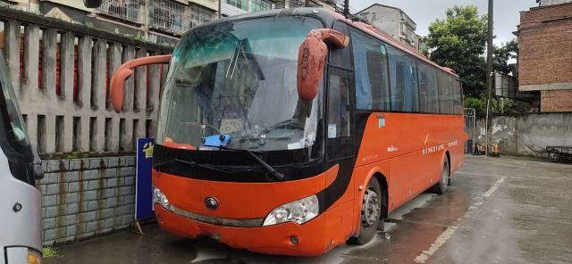 Los bus turístico usados ZK6998 de Yutong utilizaron año de lujo de 39 de los asientos de Yuchai del coche diesel del motor autobuses de Buses Used Intercity en 2014
