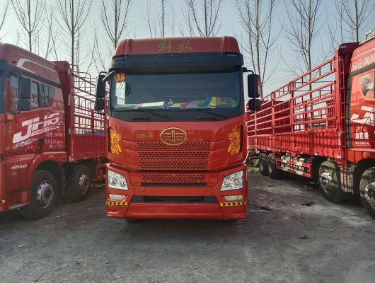 FAW utilizó 8x4 18 Ton Cargo Trucks With 12wheels usado para el uso del cargo en buenas condiciones