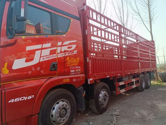 FAW utilizó 8x4 18 Ton Cargo Trucks With 12wheels usado para el uso del cargo en buenas condiciones