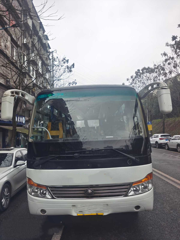 El autobús público blanco diesel usado año usado de la marca ZK6761 en 2017 LHD de Yutong utilizó los autobuses EURO de los asientos del motor V 29 de Yuchai