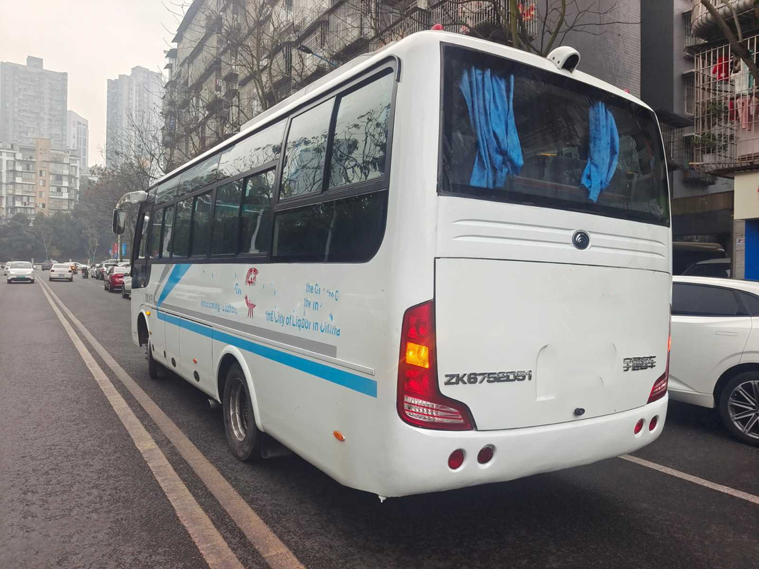 El autobús público blanco diesel usado año usado de la marca ZK6761 en 2017 LHD de Yutong utilizó los autobuses EURO de los asientos del motor V 29 de Yuchai