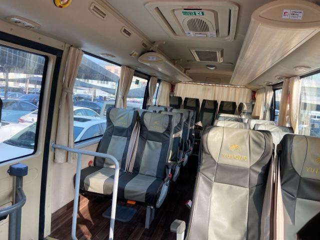 La segunda mano Yutong ZK6728 transporta el motor de oro usado de Yuchai del color transporta al coche de 28 pasajeros Bus In 2019 años