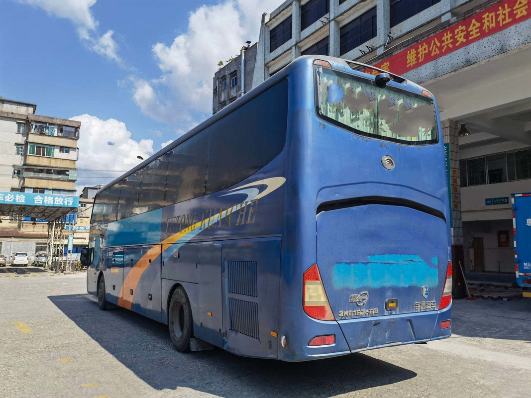 Yutong ZK6127 utilizó el autobús de lujo de la segunda mano del chasis del saco hinchable de las puertas de Bus 53seats dos del coche
