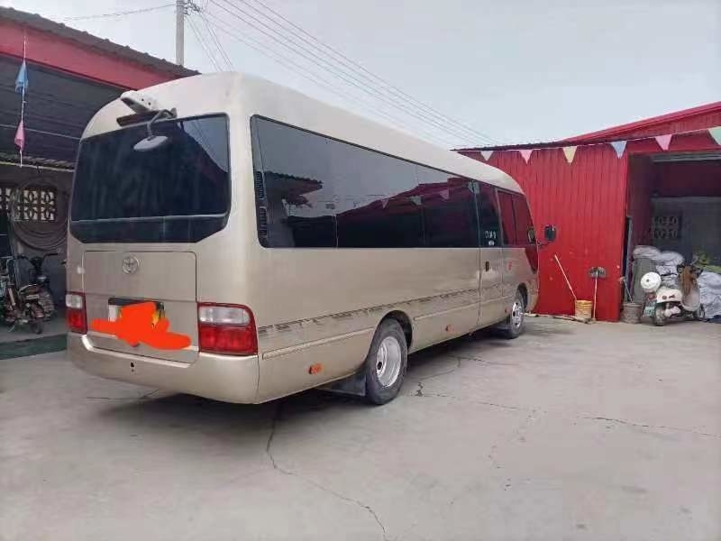 2013 el autobús usado del práctico de costa del año 30 asientos utilizó a Mini Bus Toyota Coaster Bus con el motor diesel 15B