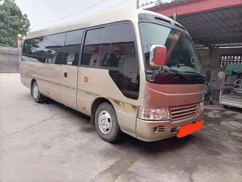 2013 el autobús usado del práctico de costa del año 30 asientos utilizó a Mini Bus Toyota Coaster Bus con el motor diesel 15B