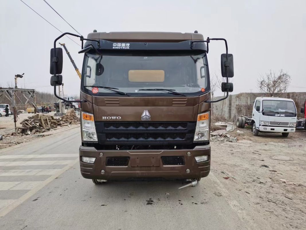 Camión Cisterna de Riego HOWO 100000L Motor Cummins 170hp 7.3*2.3*2.7m