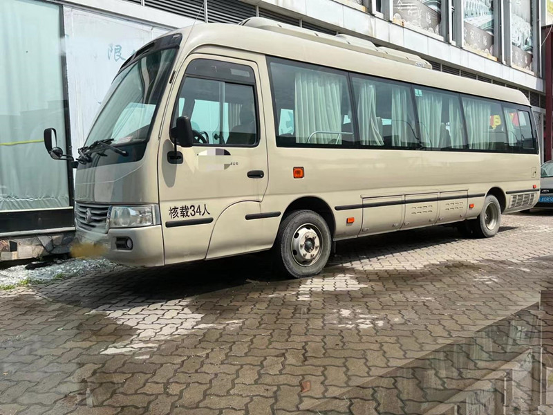 El autobús usado 34 asientos del práctico de costa utilizó a Mini Bus XML6809 con la dirección eléctrica de la mano izquierda del motor