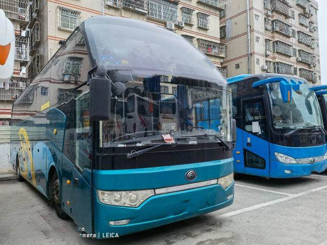 La conducción a la derecha Yutong de la primera clase transporta el coche posterior Luxury del motor de ZK6122H 51 Seater