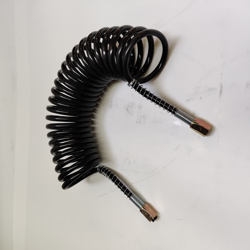 Arrollado riegue la manguera espiral negra de la PU del cable de siete bases con el conector del hierro para el remolque del camión