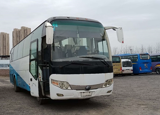 El segundo color blanco del bus turístico 51seats de la mano utilizó el motor ZK6110 de Yuchai del autobús de Yutong