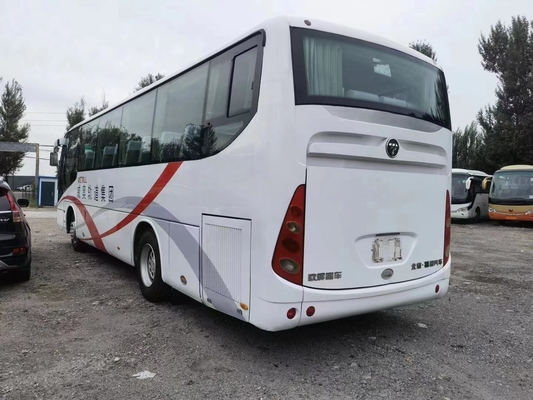 El autobús usado del viaje utilizó el color blanco de la disposición de los asientos 2+3 del motor 55 del autobús BJ6103 Weichai de Foton
