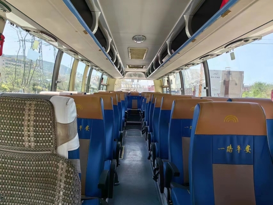 Las puertas dobles de los asientos del autobús 47 de la segunda mano que sellaban color de oro del aire acondicionado de la ventana utilizaron el autobús ZK6107 de Yutong