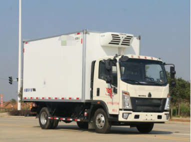 El cargo usado acarrea la marca de Dirve HOWO de la mano izquierda del modo de la impulsión del camión refrigerado 4×2 del ³ de los 10m de la capacidad de cargamento