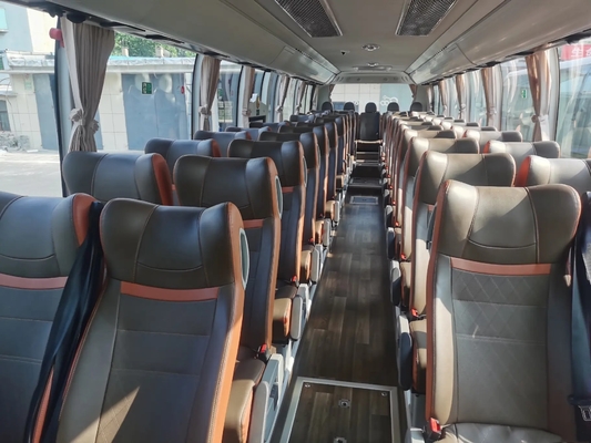Los autobuses de lujo usados 50 asientan la mano Youngtong ZK6117 del dispensador segundo del agua de Champagne Color Middle Passenger Door