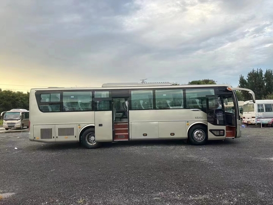 Autobús usado para la venta 49 asientos hoja primavera 2016 año puerta media Yutong ZK6115