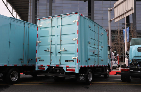 Camión de carga 4x2 usado FAW Camión de camión de CNG Motor de 150 CV Caja de contenedores 3300mm Base de ruedas