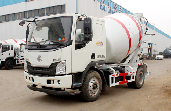 Camión mezclador de hormigón Liuqi 4 × 2 con 6 llantas Pequeño mezclador de cemento 4 Cúbico Cisterna Capacidad 160hp