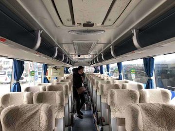 Yutong usado 2014 años transporta 61 asientos una capa y mitad con color brillante
