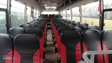 Yutong rojo utilizó puertas diesel del aire/acondicionado dos de la ayuda del autobús ZK6121HQ3Z 68 Seat RHD del práctico de costa