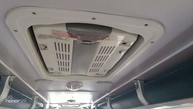 Yutong rojo utilizó puertas diesel del aire/acondicionado dos de la ayuda del autobús ZK6121HQ3Z 68 Seat RHD del práctico de costa