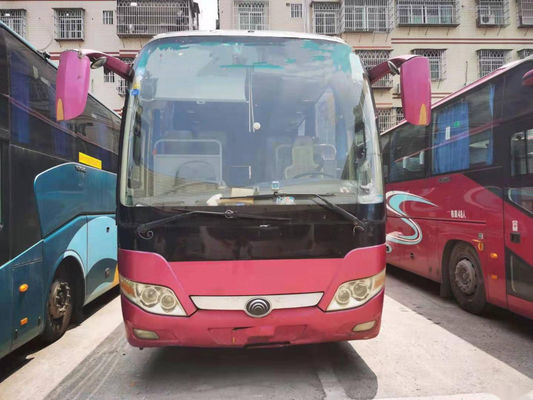 El modelo usado ZK6110 47 de Yutong del bus turístico asienta la dirección de la izquierda del embalaje del desnudo del euro III del motor de Yuchai de las puertas dobles