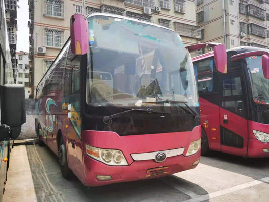 El modelo usado ZK6110 47 de Yutong del bus turístico asienta la dirección de la izquierda del embalaje del desnudo del euro III del motor de Yuchai de las puertas dobles