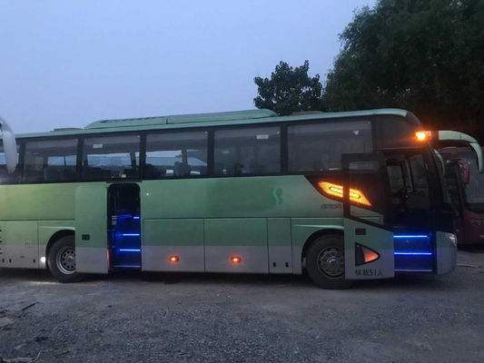 Las puertas dobles del autobús de Kinglong utilizaron el motor de la parte posterior del chasis XMQ6113 Yuchai del saco hinchable de los asientos de Bus 51 del coche