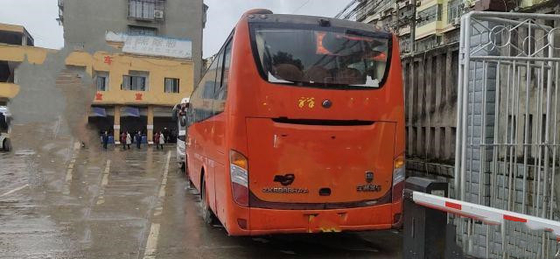 Los bus turístico usados ZK6998 de Yutong utilizaron año de lujo de 39 de los asientos de Yuchai del coche diesel del motor autobuses de Buses Used Intercity en 2014