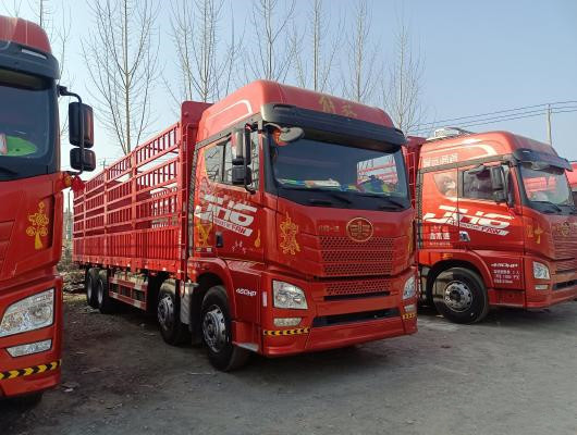 FAW utilizó 8x4 18 Ton Cargo Trucks With 12wheels usado para el uso del cargo en buenas condiciones