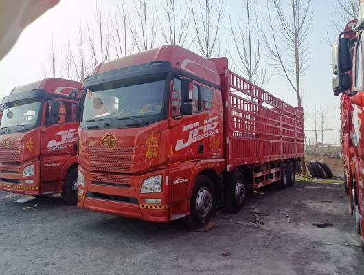 FAW utilizó 8x4 18 Ton Cargo Trucks With 12wheels usado para el uso del cargo en buenas condiciones